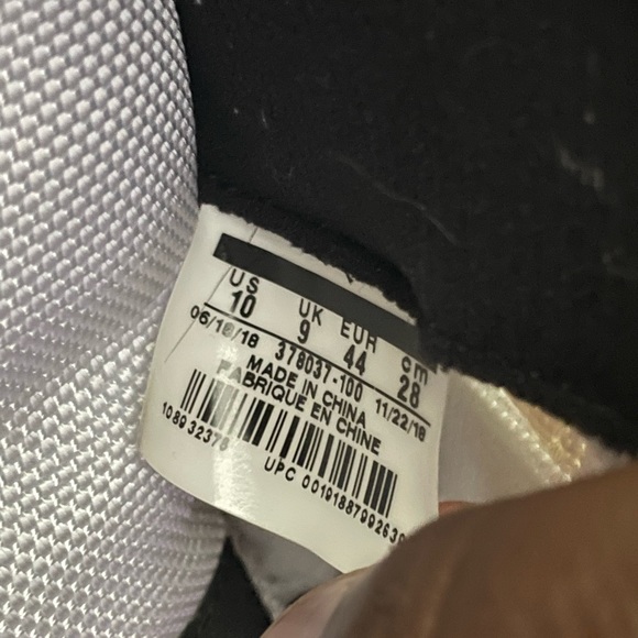 Jordan 11 Retro Concord (2018) - Picture 2 of 6
